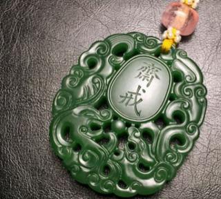 #点击头像看直播##和田玉#属于糖玉和羊脂白玉之间的过渡品种.要求糖